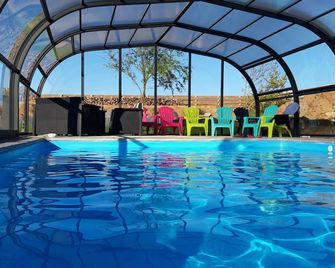 Villa facing the sea with heated and covered swimming pool - Henvic - Pool