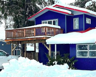 Raw Gold - Affordable, Near Mendenhall Glacier, Trails, And Conveniences - Discounts On Tours! - Juneau - Gebouw