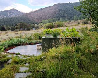 Mammoth Lakes alternative premier housing. Custom Craftsman Home 14miles East - Bishop - Outdoors view