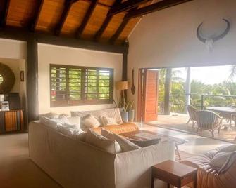 Sun Sea Surf - Stunning Fijian Villa - Your Island Getaway - Malolo Lailai Island - Living room