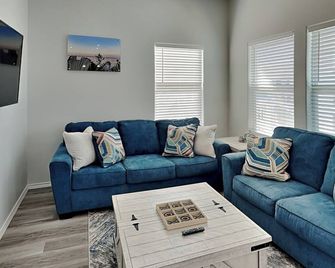 Come And Catch It - Rockport - Living room