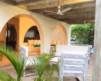 Baobab Beach House Bed and Breakfast - Diani Beach - Patio