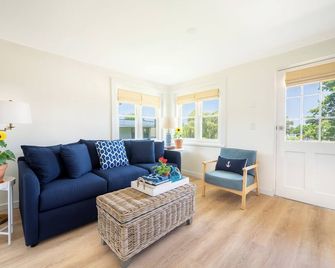 Marina Bay Cottages - Waterford - Huiskamer