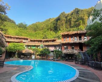 Catba Oasis Bungalows - Cat Ba - Piscina