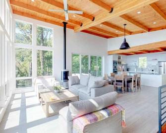 Sky-high Luxury w Million Dollar Views - Candler - Olohuone