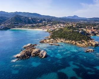 Club Hotel Baja Sardinia - ארצאקנה - בניין