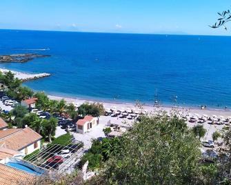 Villaggio Residence Testa di Monaco - Capo d'Orlando - Будівля