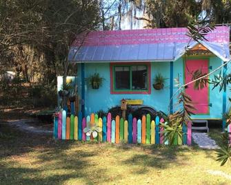 The Happy House Tiny Guest House - Live Oak