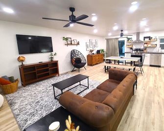 Beautiful, Cozy, and Spacious home- 3 mins from downtown - Oberlin - Sala de estar