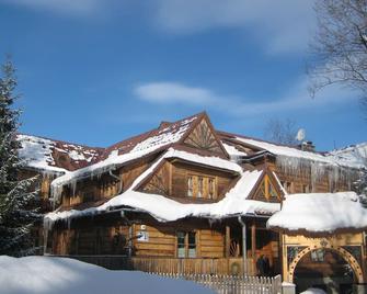 ويلا أورلا - زاكوباني - مبنى