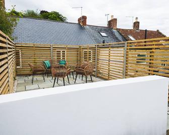 Cathys Cottage, Sun Trap Patio, Modern 3 Bed, Central, Parking - Crewkerne - Balcony