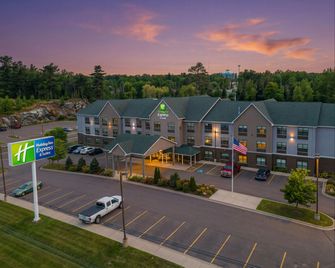 Holiday Inn Express & Suites Marquette By IHG - Marquette - Byggnad