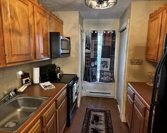 Cozy ski retreat on Jack Frost Mountain, just 10-minute walk to ski office! - White Haven - Keuken