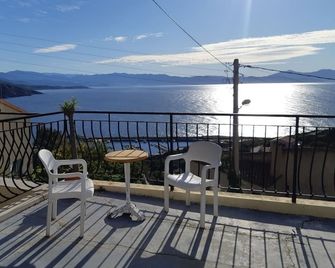 Beautiful apartment in the center of Cargèse sea view - Cargèse - Balcony