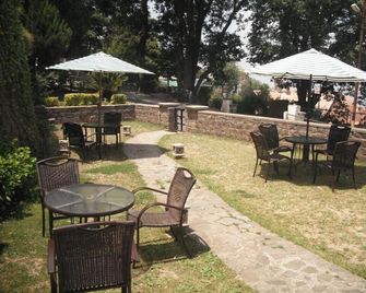 Alasia Hotel - Kasauli - Patio