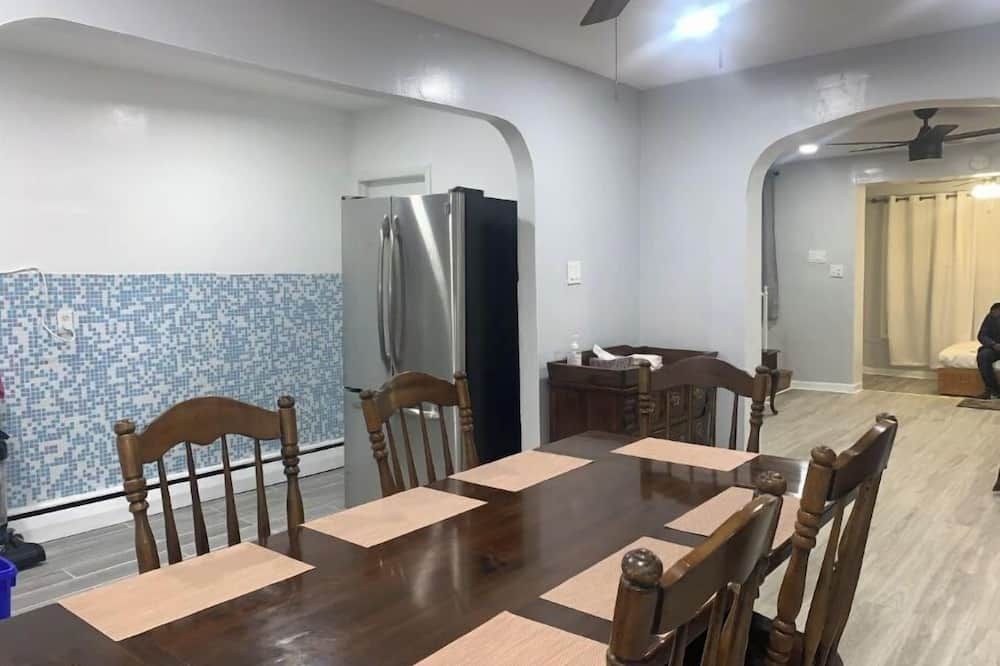 3 bed / 1 bath (with a king bed) best location, connect to everywhere - פילדלפיה - חדר אוכל