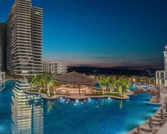 Grand Sapphire Resort & Casino - Trikomo - Piscina