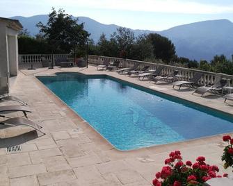 Studio 2 people in peace - Carros - Piscine