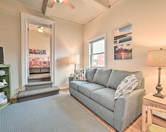Downtown Loft Apartment, Steps to Riverfront! - Alpena - Living room
