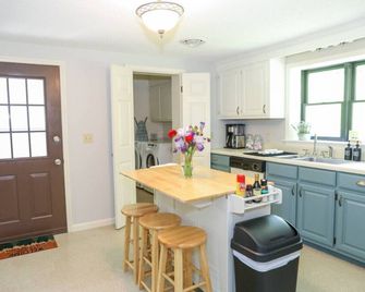 Star Brook Gardens by Buffalo Mountain Getaway - Meadows of Dan - Cocina