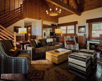 Paws Up Montana - Greenough - Living room