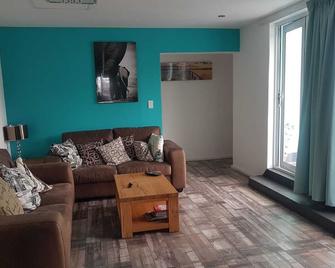 The Mountains - Cape Town - Living room