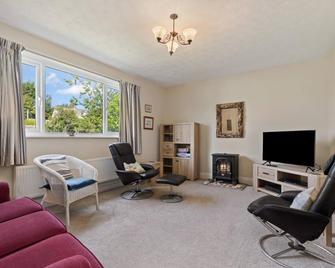 Ballyroan - Peaceful Dog Friendly Cottage - Tenby - Wohnzimmer