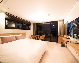 Pino Hotel - Seogwipo - Bedroom