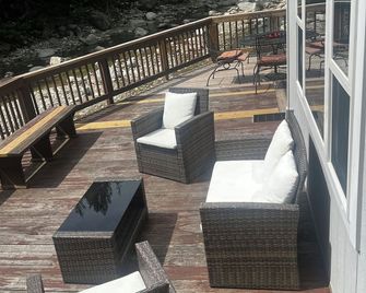 Two Bedroom Chalet, Charming, Quiet, River Front - Jamaica - Balcony