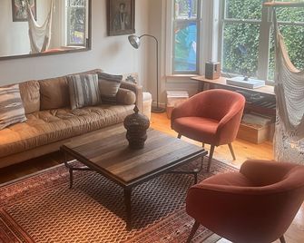 The beautiful balmy Alley House - San Francisco - Living room