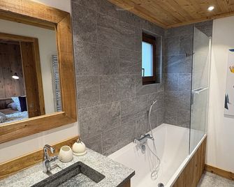 Appartement 4 à la Ferme des Lanches au Praz - Courchevel - Bathroom