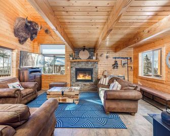 Cozy ski in-ski out cabin, private hot tub. 4bd+loft 3bth resort view BL20281 - Brian Head - Living room