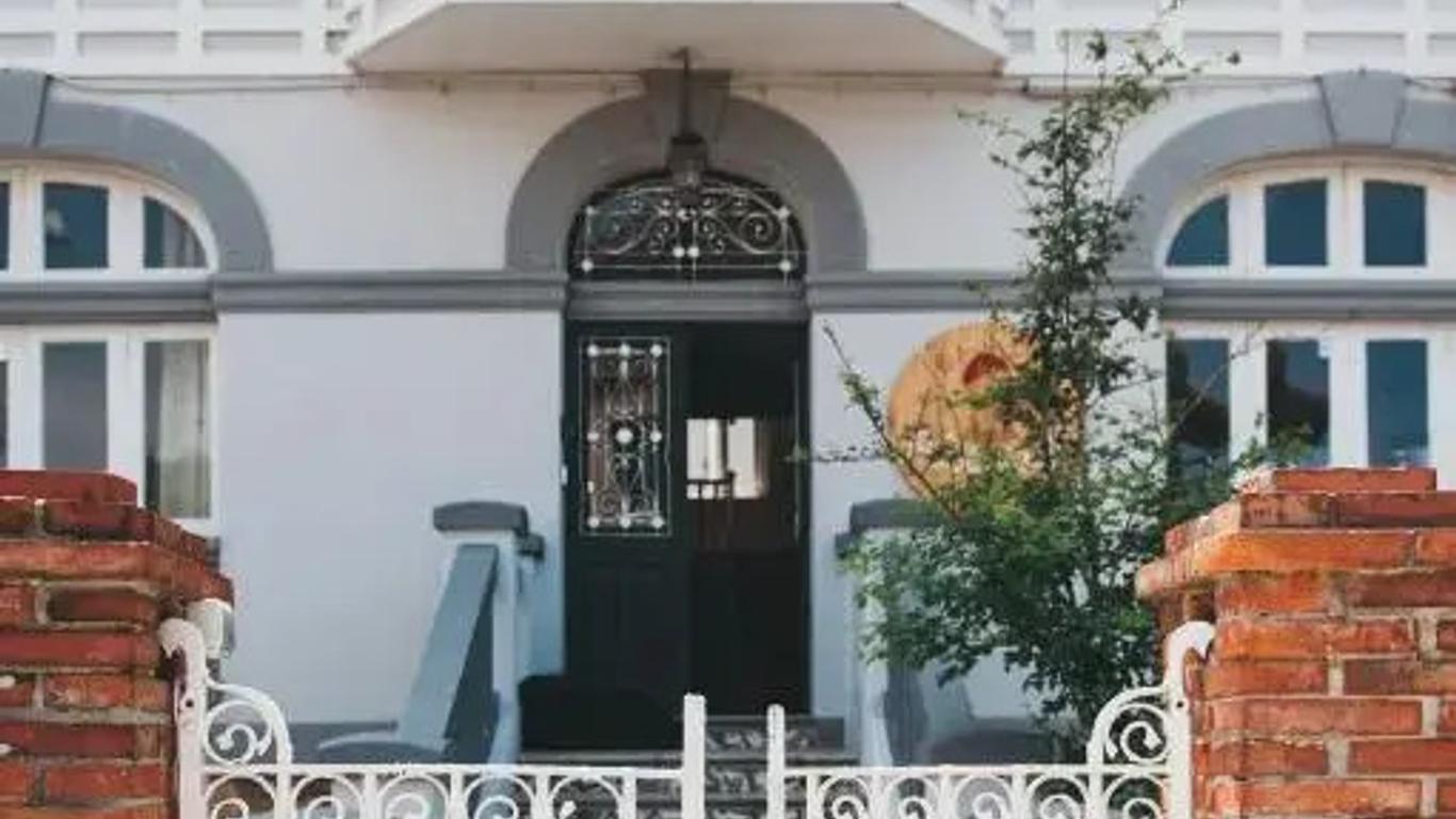 Alamar Surf House