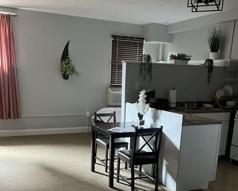 Historic 2nd-Floor Studio in Heart of Morgantown - Morgantown - Restaurant