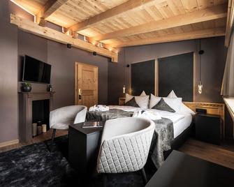 Alpstay - Hotel Acadia - Adults Mountain Home - Selva di Val Gardena - Phòng ngủ