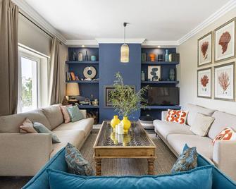 Estoril Contemporary Garden Villa by CadenzaLux - Cascais - Sufragerie
