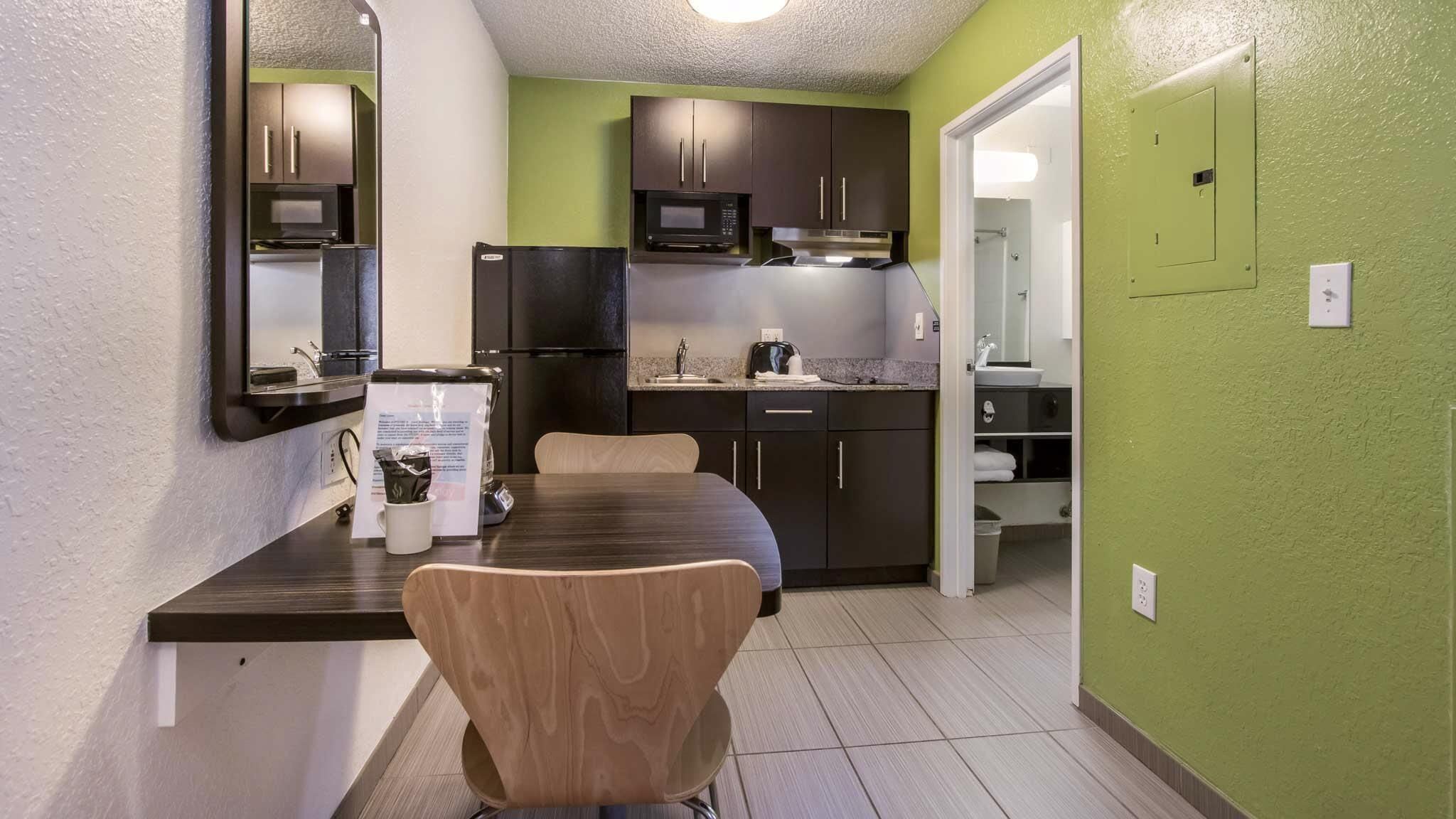 Studio 6 Extended Stay - Coral Springs, Fl- Fort Lauderdale - Coral Springs - Kitchen