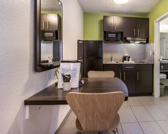 Studio 6 Extended Stay - Coral Springs, Fl- Fort Lauderdale - Coral Springs - Kitchen
