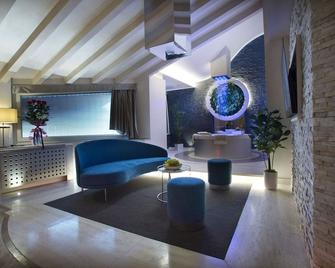 Vip's Motel Luxury Accommodation & Spa - Lonato del Garda - Salónek