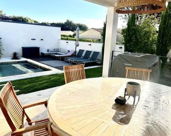 Maison Avec Piscine en Pleine Provence - Saint-Didier - Patio