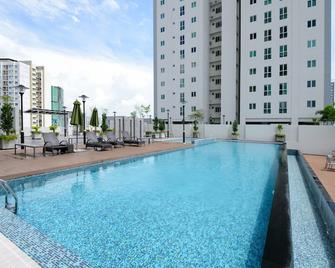 ★ Couples Getaway II ★ Cozy Suite Sleeps 1~4 |城市套房 - George Town - Piscine
