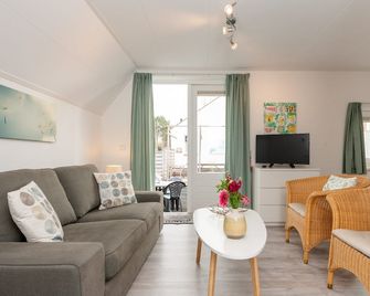 Quaint Apartment in Schoorl near Tennis Court - Schoorl - Sala de estar