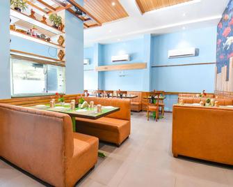 OYO 10677 Hotel Monarch Guestline - Pimpri - Chinchwad - Restaurant