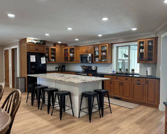 Spacious Country Home - American Falls - Cocina