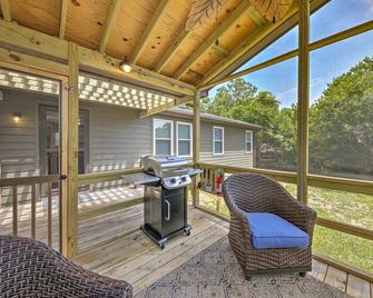Cozy Cottage 2 Mi to Cape Hatteras Natl Shore! - Frisco - Balkon