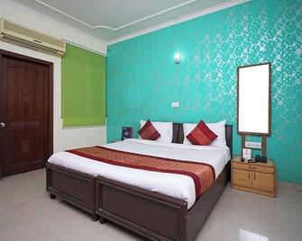 Hotel Smart Stay - New Delhi - Bedroom