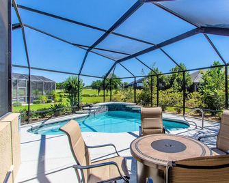 Beautiful Water/Golfview 3 BR pool home, located in the center of the Villages - The Villages - Zwembad