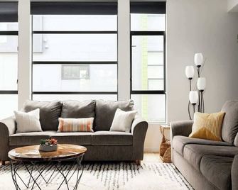 Urban Oasis - Rooftop Delight - Peloton - Rino - Denver - Vardagsrum