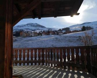 Holiday apartment Obersaxen (all) for 1 - 8 persons with 3 bedrooms - Holiday apartment in one or mu - Obersaxen Mundaun - Balkon