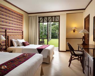 Holiday Resort Lombok - Mataram - Yatak Odası